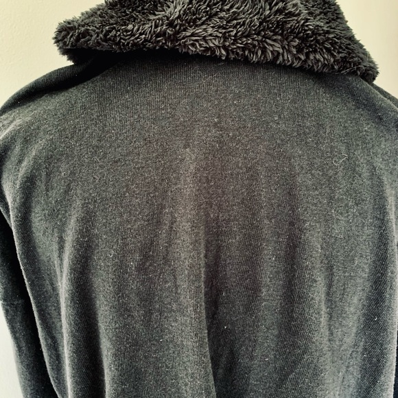 GapBody Cozy Yoga Sweater or Wrap With Faux Fur Trim - Picture 7 of 7